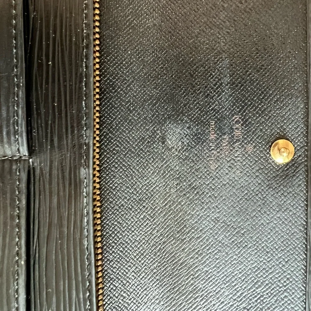 Authentic LV epic leather Sarah wallet